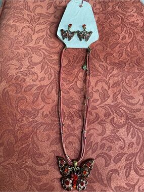 Necklace and earrings set